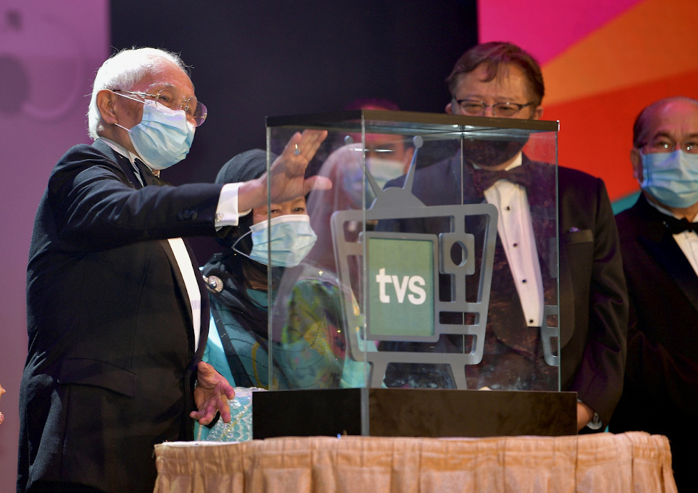 Sarawak Yang di-Pertua Negeri Tun Abdul Taib Mahmud launching TV Sarawak in Kuching October 11, 2020. With him is Sarawak Chief Minister Datuk Patinggi Abang Johari Tun Openg. u00e2u20acu201d Bernama pic 