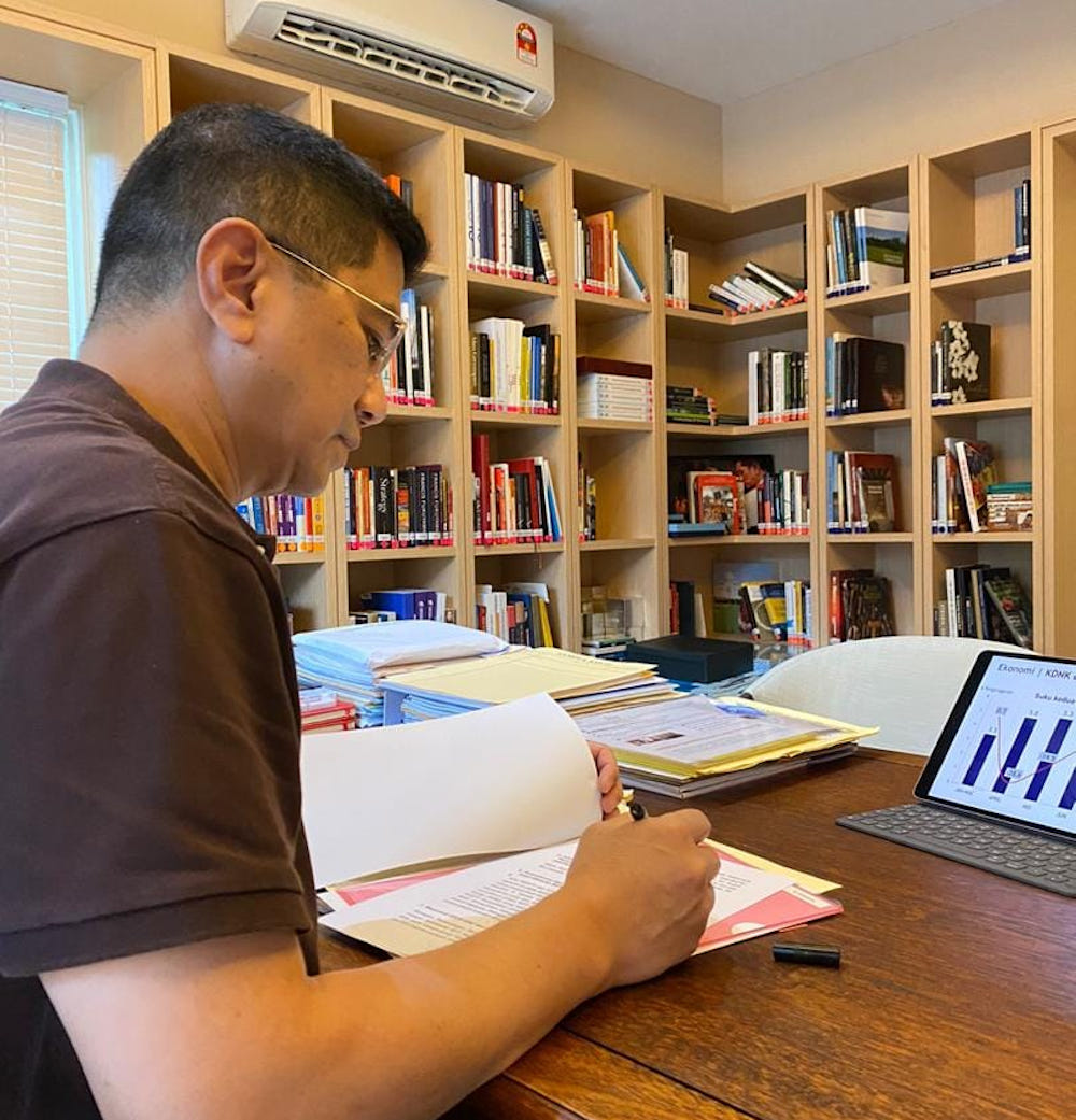 Datuk Seri Azmin Ali today is seen working from home. u00e2u20acu201d Picture via Facebook/Azmin Ali