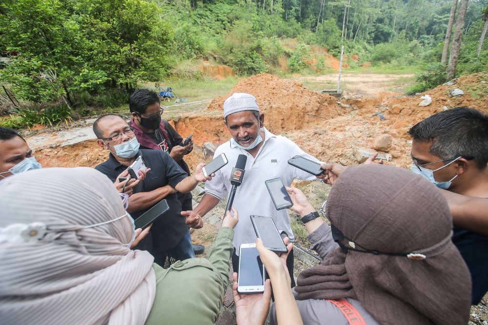 D’Lereng Adventure Camp and Resort owner Nasaruddin Umar speaks to reporters in Chemor October 7, 2020. — Picture by Farhan Najib