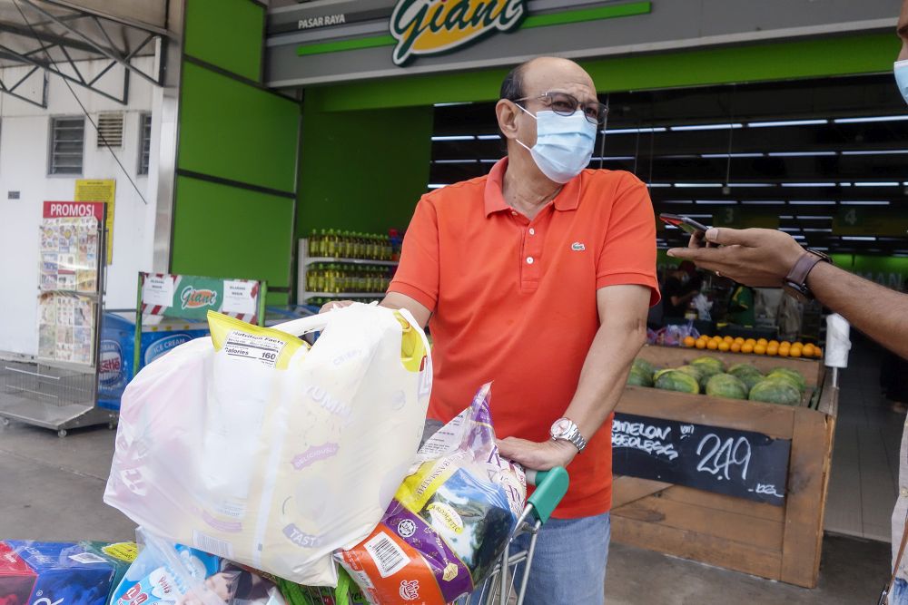 Retiree Syed Ismail speaks to Malay Mail during a street poll in Kuala Lumpur. 