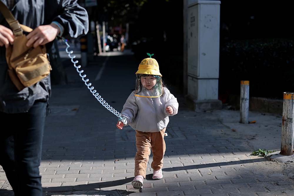 A little girl wearing a protective face covering walks with her father on a street, following the Covid-19 outbreak in Shanghai, China October 25, 2020. u00e2u20acu201d Reuters pic