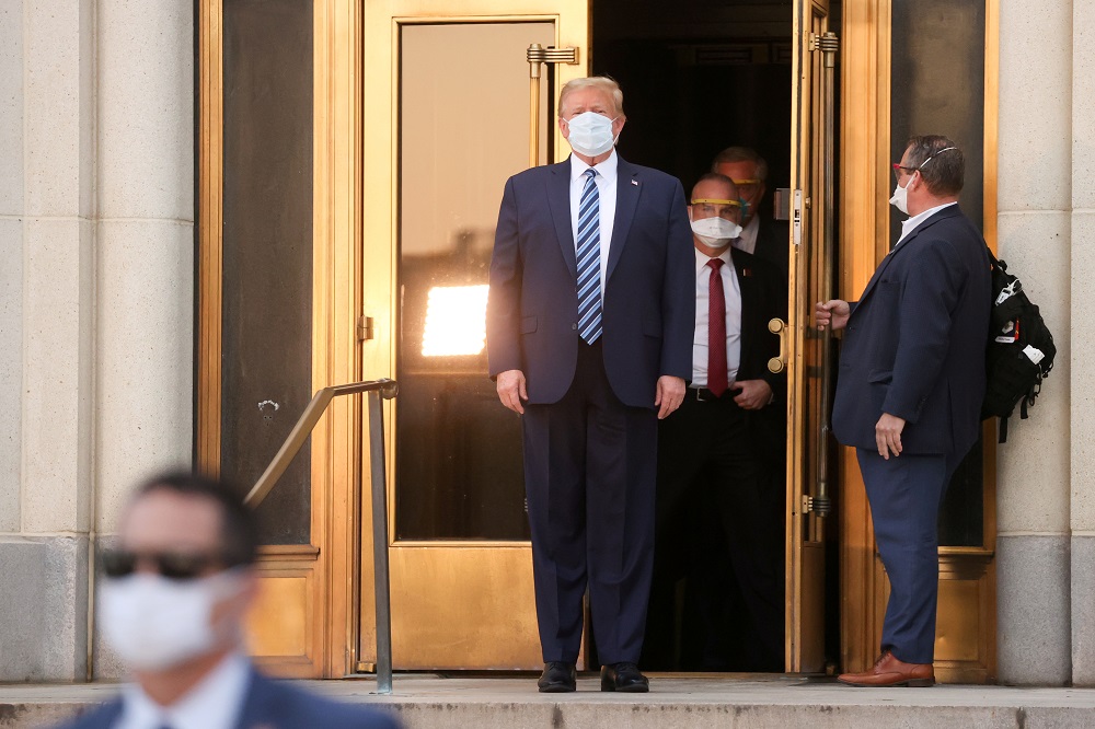 US President Donald Trump walks out the front doors of Walter Reed National Military Medical Center after a fourth day of treatment for the coronavirus disease to return to the White House in Washington October 5, 2020. u00e2u20acu2022 Reuters pic