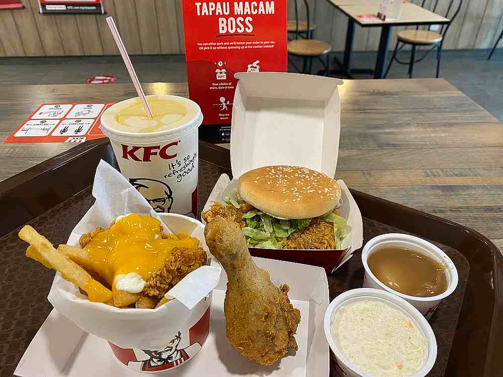 Patrons can self-collect their meals from the comfort of their own vehicle to stay safe during the pandemic. — Picture by Melanie Chalil