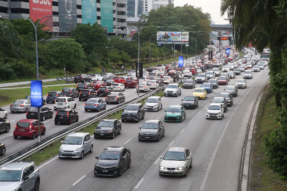 Traffic jam along the Federal Highway, October 13, 2020. u00e2u20acu201d Picture by Choo Choy May