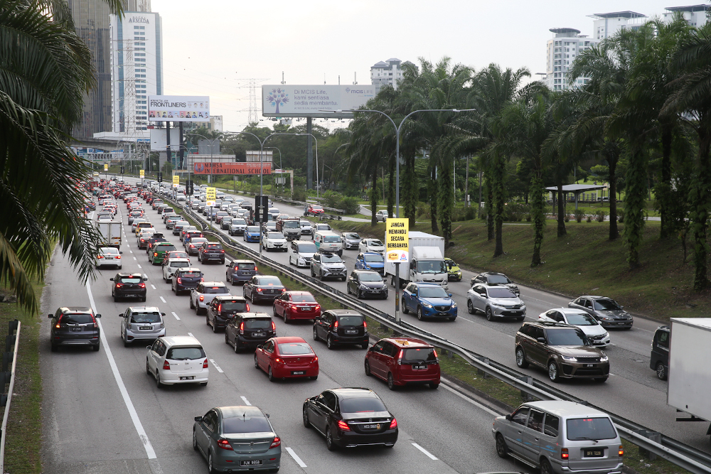 Traffic jam along the Federal Highway, October 13, 2020. u00e2u20acu201d Picture by Choo Choy May