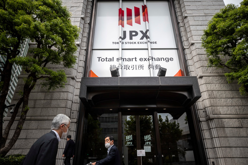 People walk past Tokyo Stock Exchange building where trading was halted due to a glitch on the market in Tokyo October 1, 2020. u00e2u20acu201d AFP pic 