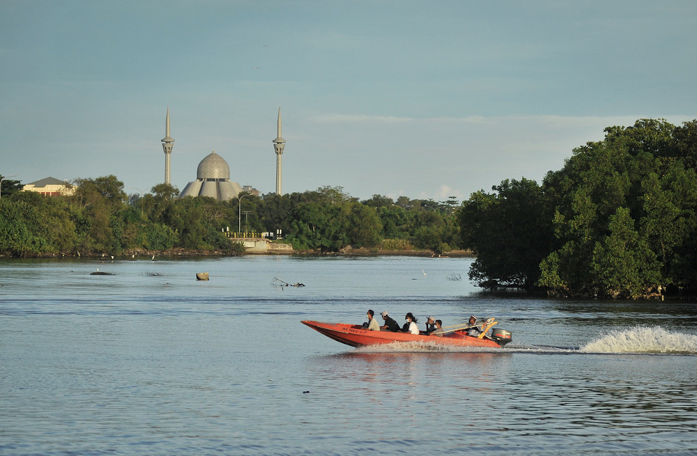 Passengers and boat operators seen wearing face masks while using public transport around Labuan waters October 16, 2020. u00e2u20acu201d Bernama pic 