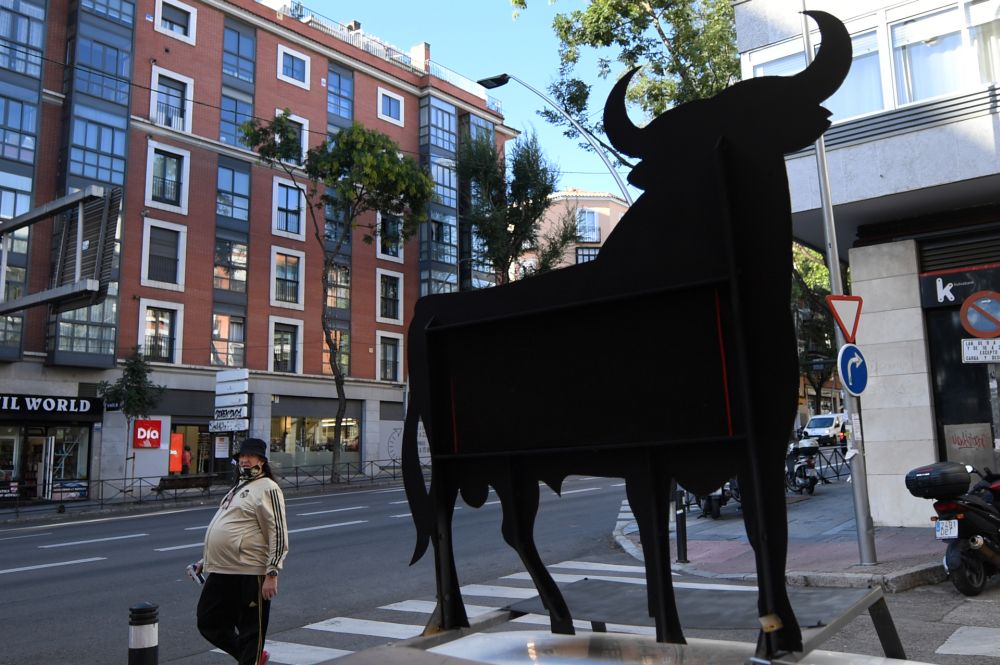 Tourists vanish from locked down Madrid