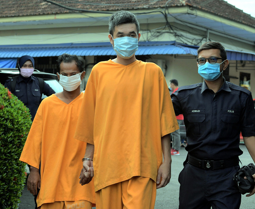 According to the charge sheet, Lim Fong Kim allegedly killed Su Kim Chiang, 57, by using a motorcycle fork at a premises on 22nd Mile, Jalan Ikan Merah 5, Kahang Dalam between 8.10pm and 9pm, on August 31. u00e2u20acu201d Bernama pic 
