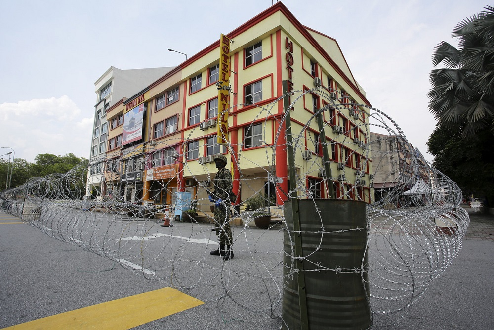 Armed Forces personnel are seen guarding the area at Putra Point Nilai, October 28, 2020. u00e2u20acu2022 Bernama pic