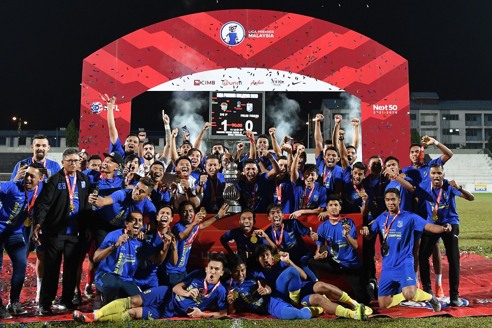 Penang players celebrate with the Premier League trophy at the Sultan Ismail Nasiruddin Shah Stadium in Kuala Terengganu October 9, 2020. u00e2u20acu2022 Bernama pic