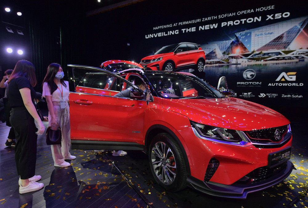Visitors take a closer look at a Proton X50 at the caru00e2u20acu2122s unveiling ceremony at Permaisuri Zarith Sofiah Opera House in Johor Baru, October 27, 2020. u00e2u20acu201d Bernama pic 