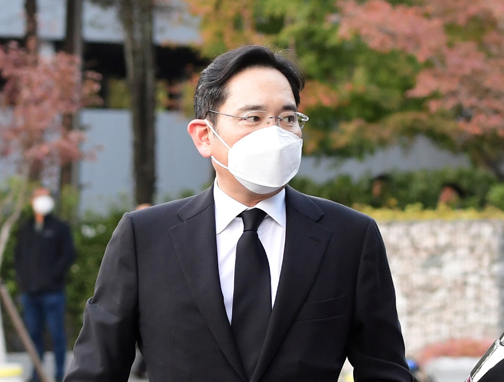 Samsung Electronics Vice Chairman Jay Y. Lee arrives at the funeral of his father Lee Kun-hee, leader of Samsung Group, in Seoul October 25, 2020. — Picture by Yonhap via Reuters