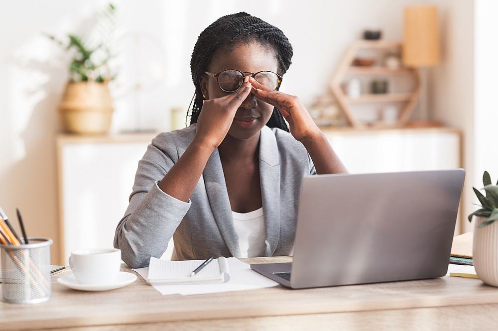 A few simple steps such as remembering to take a break from screens or reading every 20 minutes can help prevent the risk of getting dry eye. u00e2u20acu201d Prostock-Studio / IStock.com pic via AFP