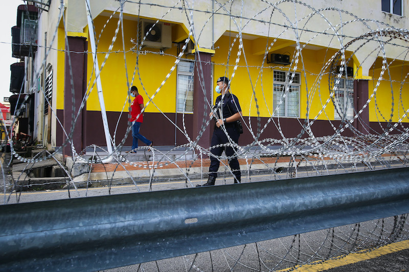 Police personnel patrol the vicinity of Medan 88, Bandar Baru Salak Tinggi during the enhanced movement control order November 15, 2020. u00e2u20acu201d Picture by Yusof Mat Isa