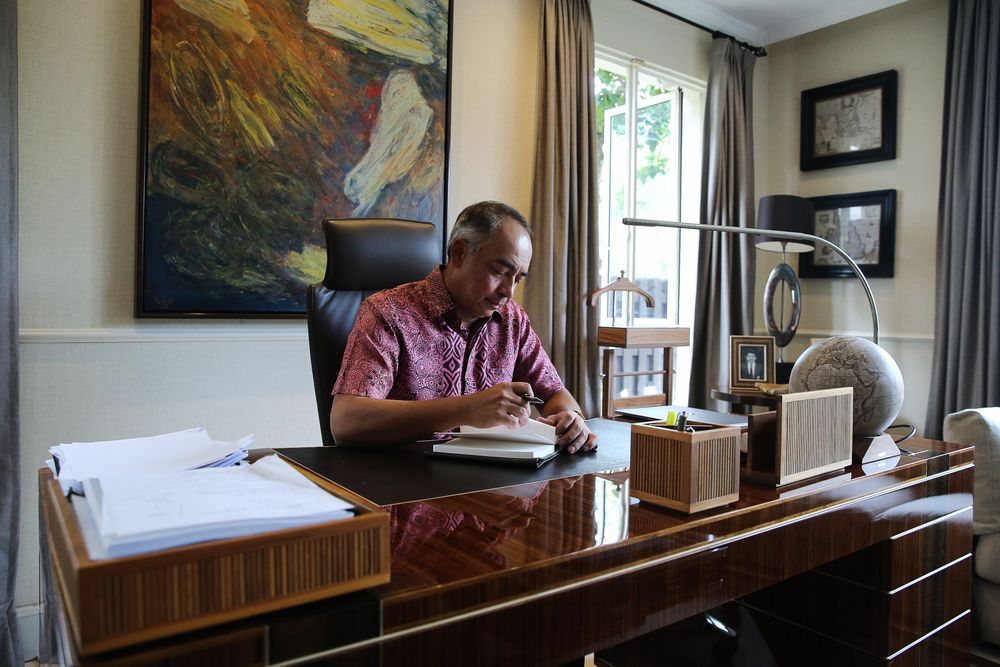 Datuk Seri Nazir Razak believes not keeping a work-life balance during his younger days are among the contributing factors to his prostate cancer. — Picture by Yusof Mat Isa