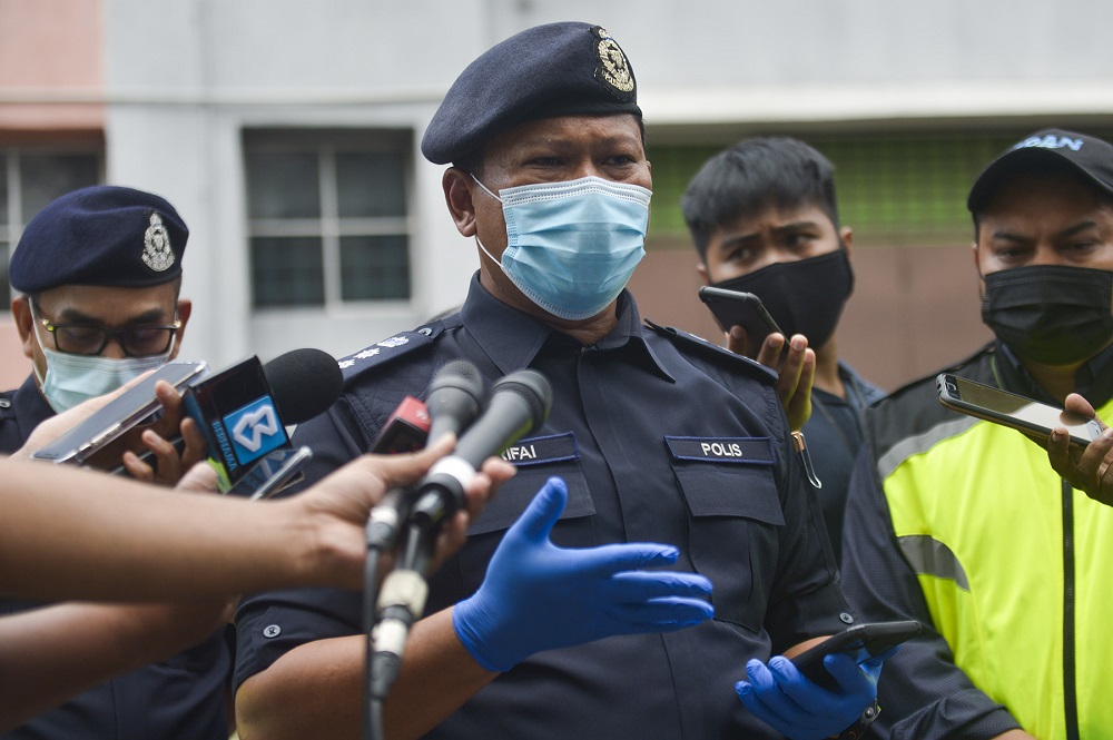 Gombak Assistant Commissioner of Police Arifai Tarawe said the chemicals are believed to be the same as those dumped into a sewerage system that caused the contamination of the Rantau Panjang and SSP 1, 2 and 3 water treatment plants.