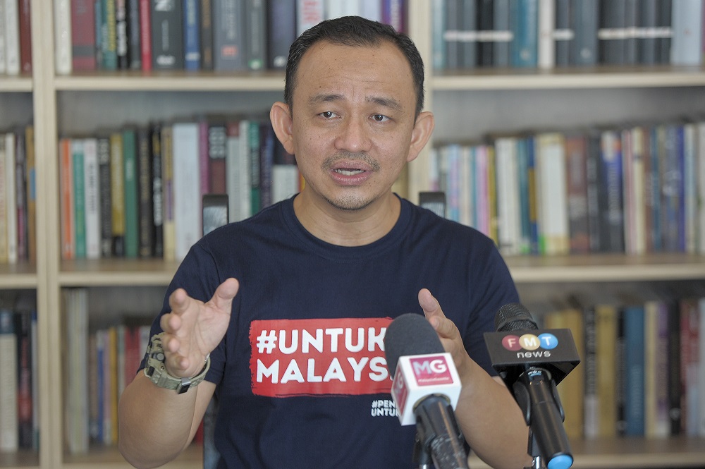 UntukMalaysia chairman Maszlee Malik speaks to reporters at a press conference during the launch of the movement, in Cyberjaya November 11, 2020. u00e2u20acu201d Picture by Shafwan Zaidon