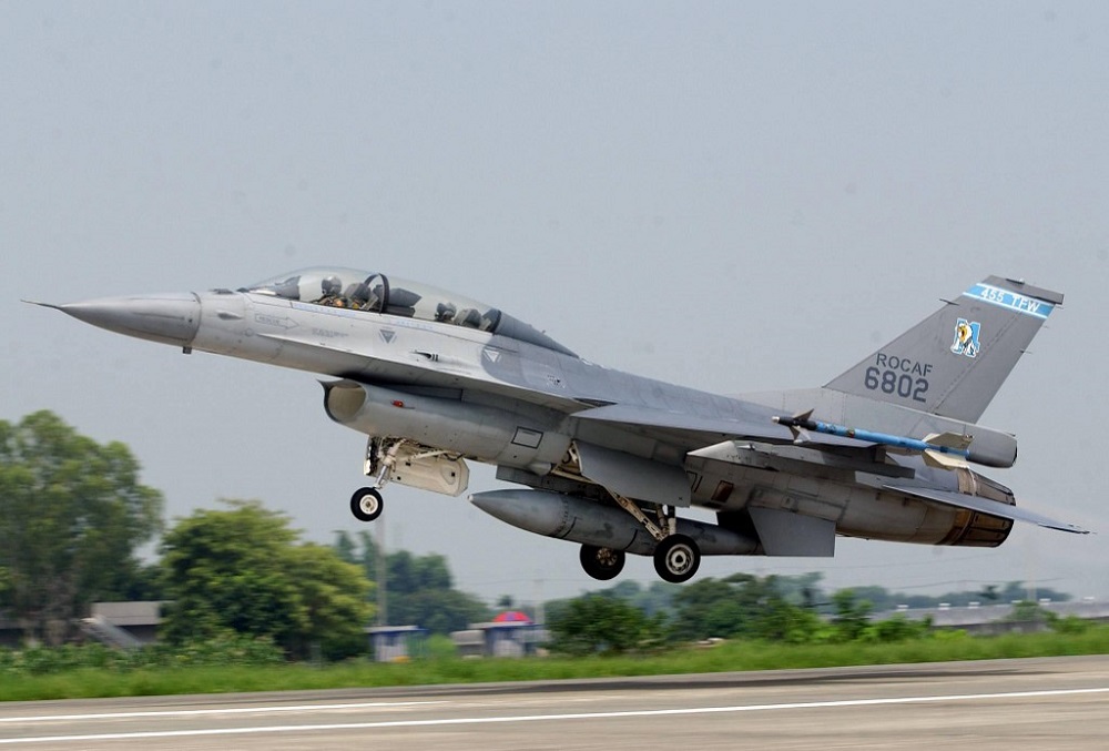 A US-made F16 figther jet takes off at Chiayi Airforce Base during a demonstration for members of the media in Taipei August 19, 2003. u00e2u20acu201d AFP pic 