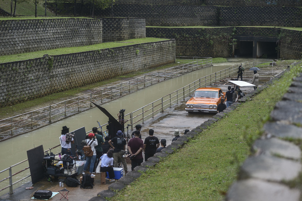 A film production crew shooting on set during the conditional movement control order (CMCO) in Shah Alam November 28, 2020. u00e2u20acu201d Picture by Miera Zulyana 