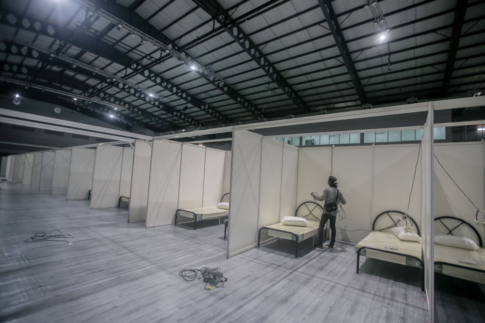 The Perak state government had prepared low-risk Covid-19 quarantine centre at the Dewan Arena Badminton Perak in Ipoh to accommodate patients with zero symptoms November 23, 2020. u00e2u20acu201d Picture by Farhan Najib  