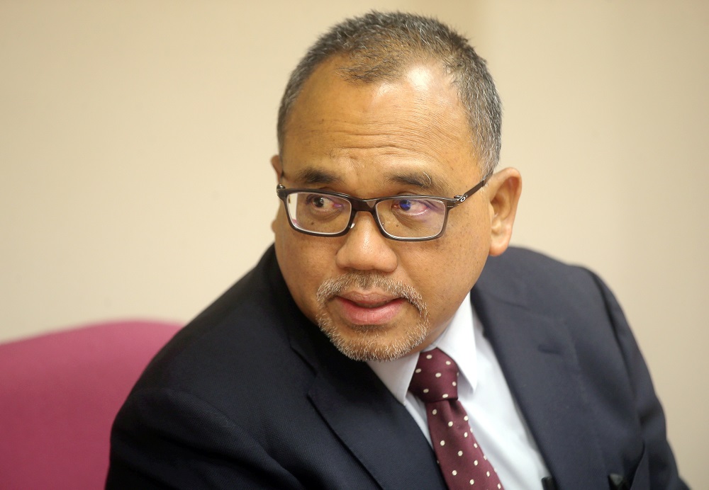 Perak Legislative Assembly Speaker Datuk Mohamad Zahir Abdul Kalid speaking to the press at the State Secretariat Building in Ipoh November 30, 2020. u00e2u20acu201d Picture by  Farhan Najib