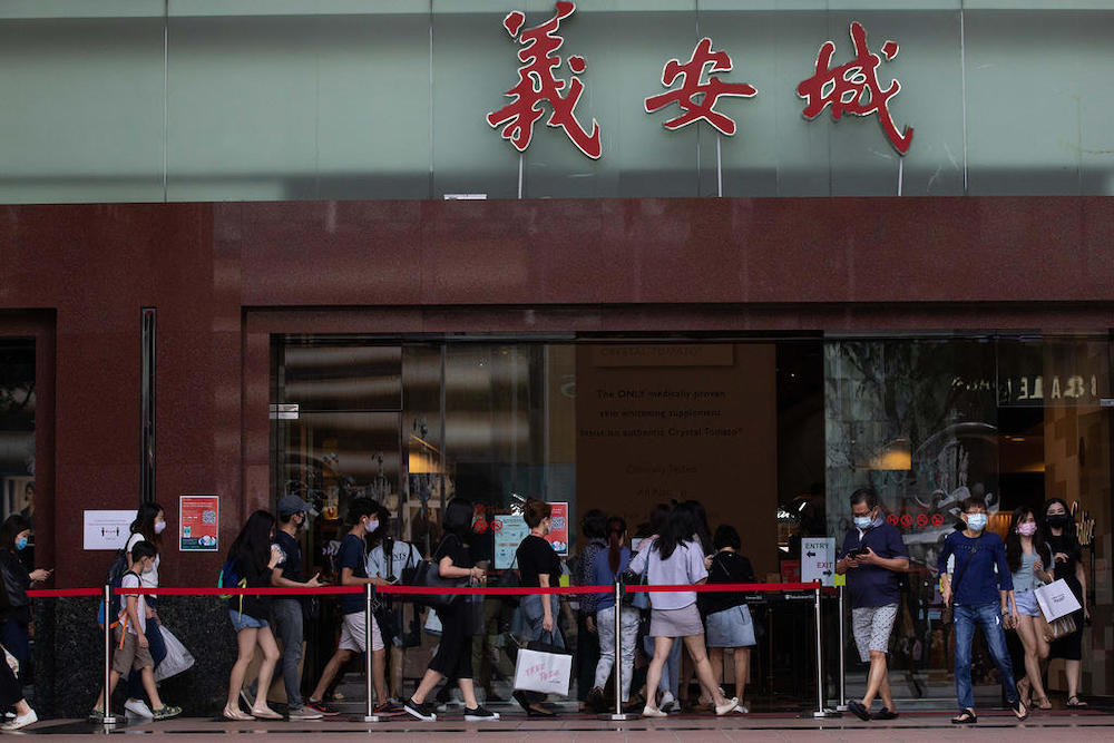 People making their way into Ngee Ann City mall at about 5.30pm on November 27, 2020. u00e2u20acu201d TODAY pic