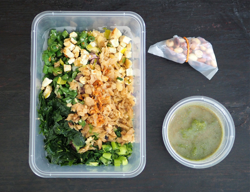 You can opt for the 'lui cha' paste to be given to you instead of the broth, if you want to eat it later.