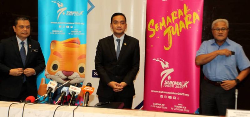 Datuk Onn Hafiz Ghazi (centre) described the losses incurred by the state government after the cancellation of the 2020 Malaysia Games as minimal. u00e2u20acu201d Picture by Ben Tannnn