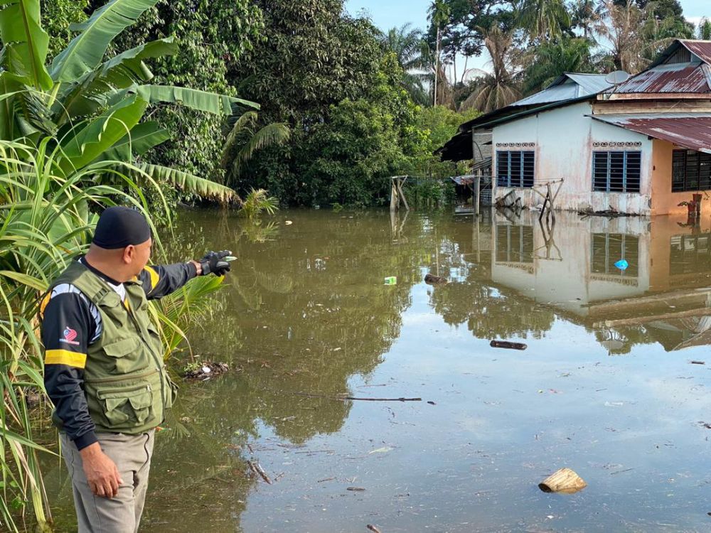 Keadaan banjir di Kampung Parit Air Hitam 3, Bagan Serai semalam. u00e2u20acu201d Foto Bernama