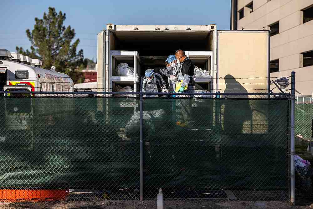 El Paso County detention inmates, Sheriff officers and morgue staff help move bodies to refrigerated trailers outside the Medical Examiner's Office in El Paso, Texas November 14, 2020. u00e2u20acu201d Reuters pic