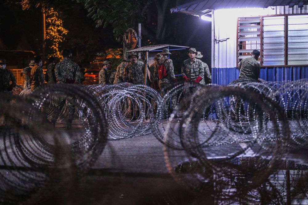 Malaysian Armed Forces personnel install barbed wire fencing at Top Gloveu00e2u20acu2122s male and female staff dormitories in Klang in November 16, 2020. u00e2u20acu201d Picture by Hari Anggara