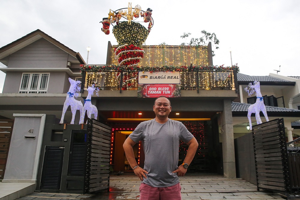 Entrepreneur Ernest Ong has turned his house into a Christmas ‘attraction’ with a glitzy decoration.