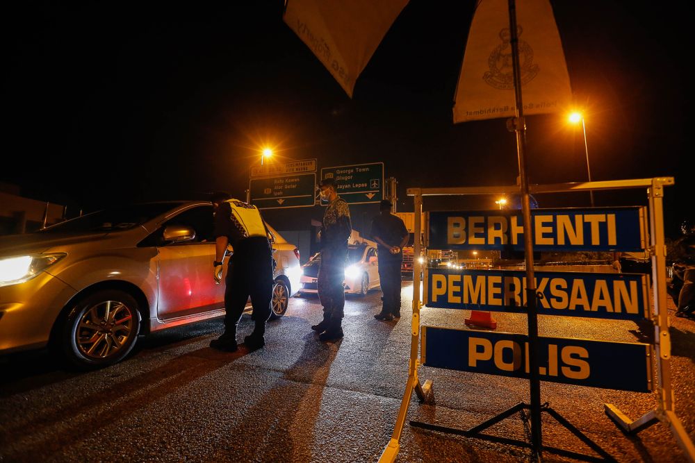 Police and Armed Forces personnel conduct checks on vehicles at a roadblock in Batu Maung, Penang November 6, 2020. u00e2u20acu201d Picture by Sayuti Zainudin