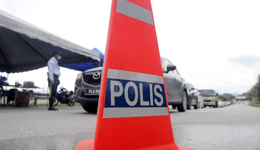 Police conduct road blocks at the Jepalang Toll in Perak as the conditional movement control order (CMCO) is reimposed following the spike in Covid-19 cases, November 9, 2020. u00e2u20acu201d Picture by Farhan Najib
