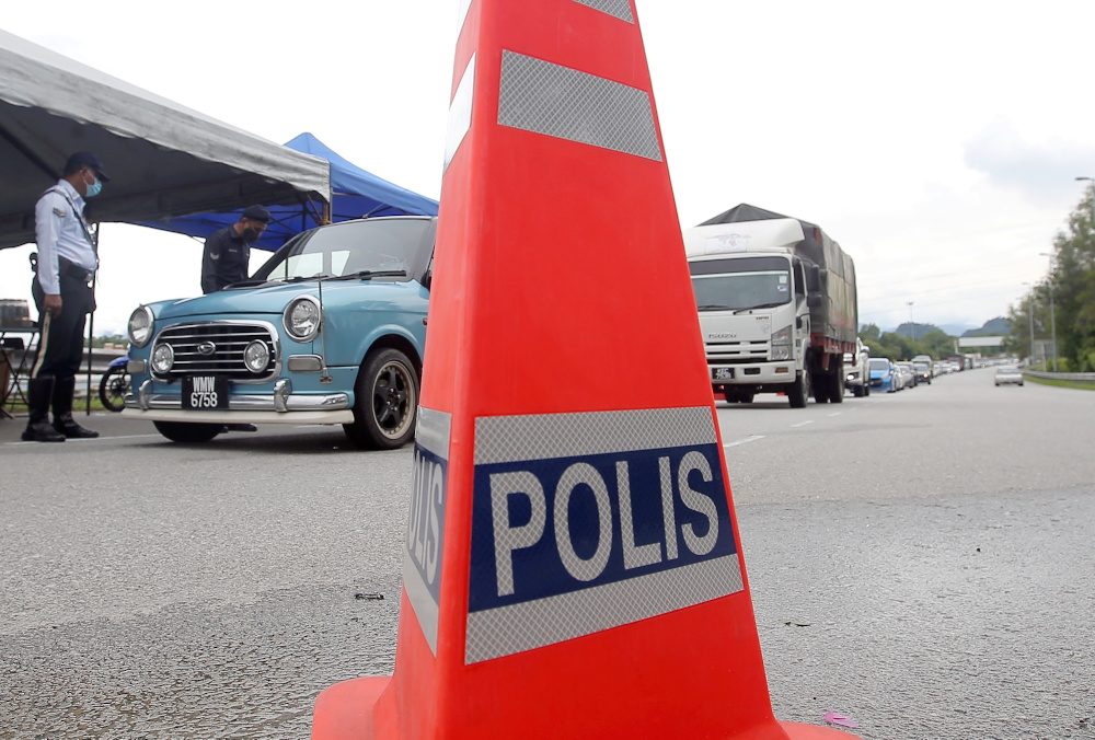 Police conduct road blocks at the Jepalang Toll in Perak as the conditional movement control order (CMCO) is reimposed following the spike in Covid-19 cases, November 9, 2020. u00e2u20acu201d Picture by Farhan Najib
