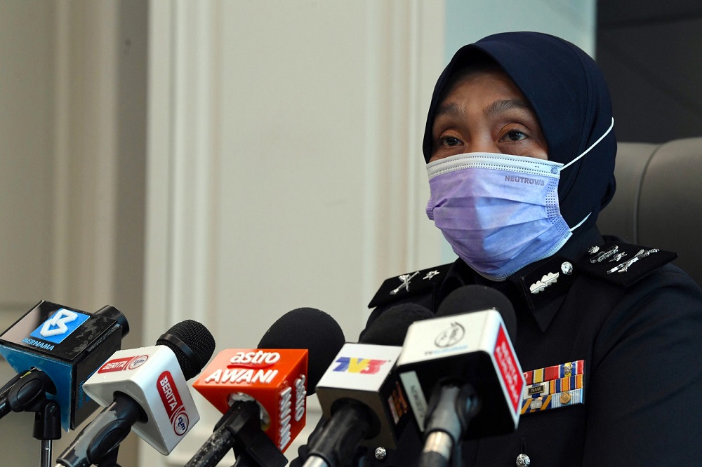 Perlis police chief Datuk Surina Saad speaks during a press conference in Kangar November 25, 2020. u00e2u20acu2022 Bernama pic