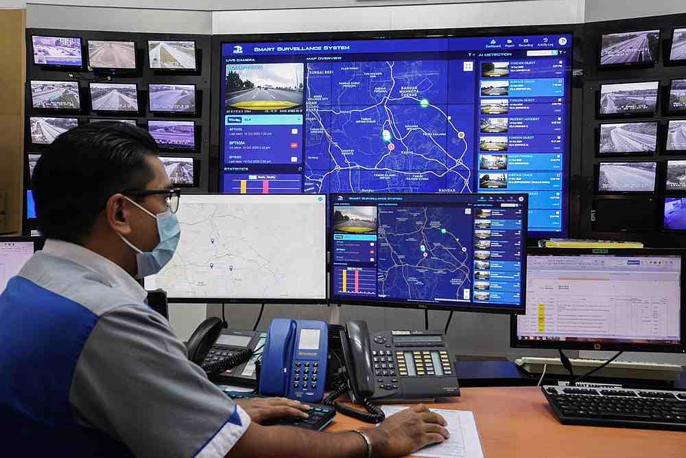 A Prolintas staff uses the smart surveillance system to monitor the highway surface, faulty assets, road accidents, foreign objects and stagnant water areas. u00e2u20acu201d Picture courtesy of Prolintas