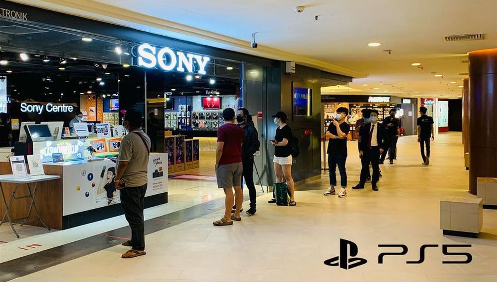 Fans waiting in line at Mid Valley Megamall Sony Centre to get their pre-ordered Sony Playstation 5. u00e2u20acu201d Photo courtesy of Facebook/Sony Centre Mid Valley Megamall