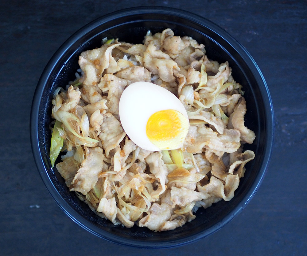 If you prefer a more substantial meal, go for their 'stameshi' rice bowl as the sliced pork belly and vegetables are cooked in a sweetish, addictive soy sauce.