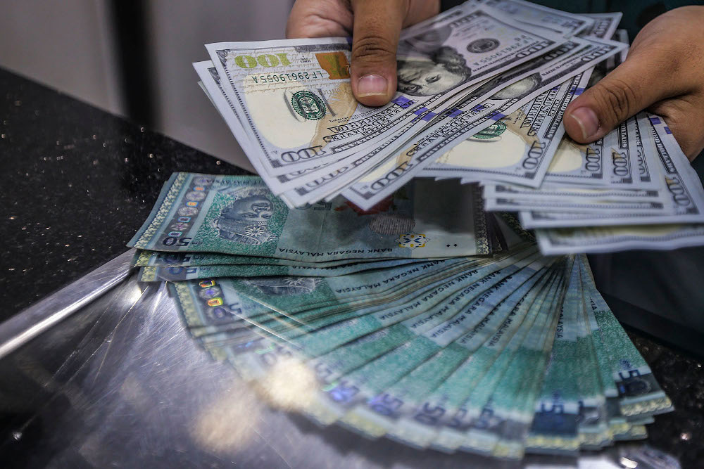 Malaysian ringgit and US dollars November 24, 2020. u00e2u20acu201d Picture by Hari Anggara