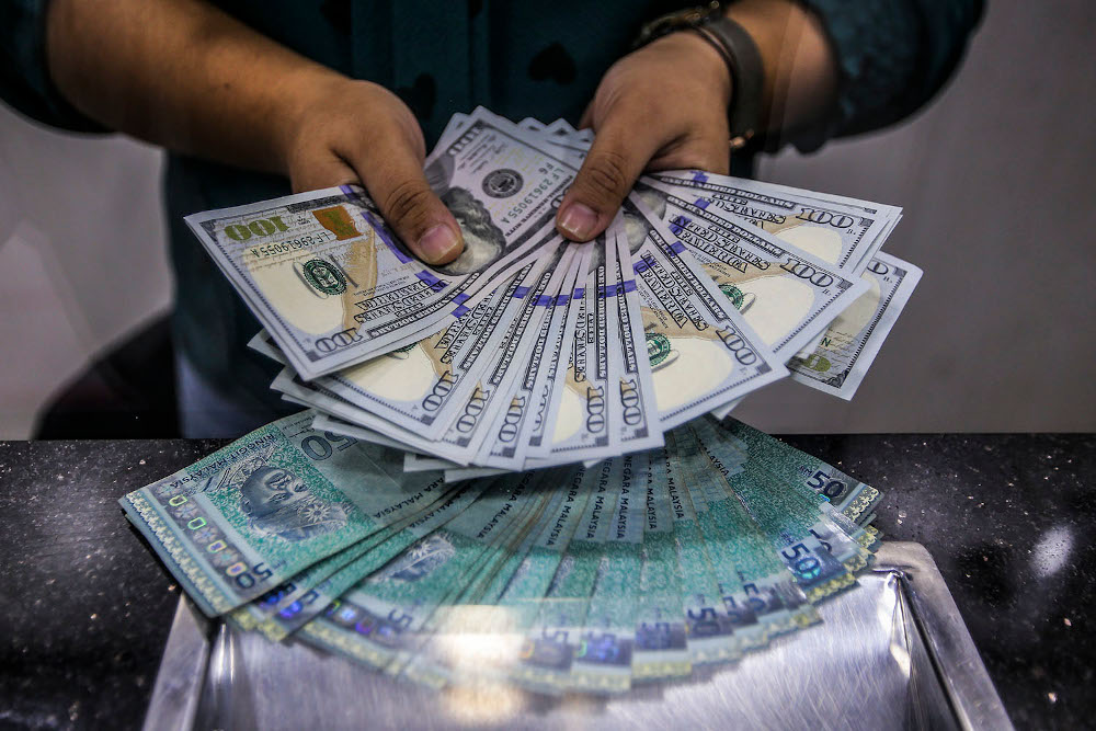 Malaysian ringgit and US dollars November 24, 2020. u00e2u20acu201d Picture by Hari Anggara