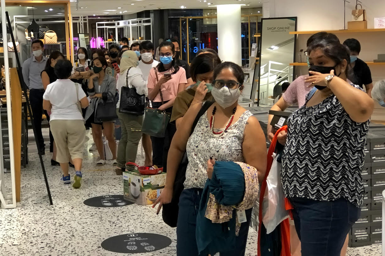 Customers shopping at Robinsons’ branch at The Heeren before it closes for good. — TODAY pic