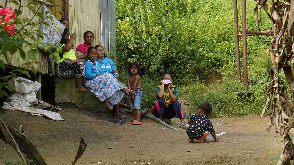 The Temiar's families and neighbours often visit each other daily. — Picture by Arif Zikri