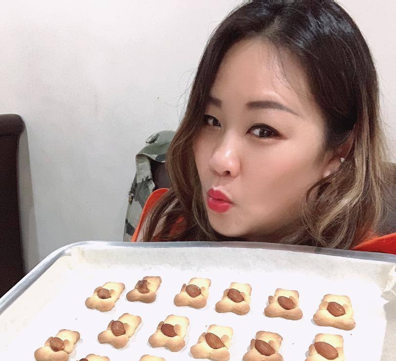 Former Mrs Malaysia 2016 Vanessa Yoong's teddy bear cookies during her first Instalive session with pharmaceutical chain Guardian recently. u00e2u20acu201d Photo courtesy of Vanessa Yoong