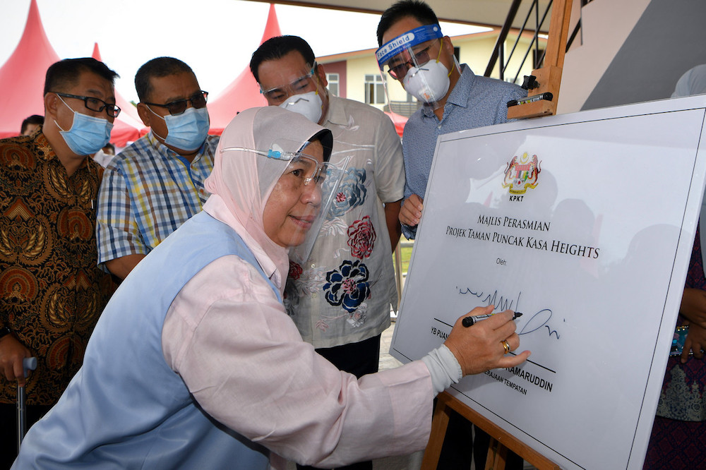 Minister of Housing and Local Government Zuraida Kamaruddin at the launch of the housing project at Taman Puncak Kasa Heights near Pengkalan in Alor Gajah December 13, 2020. u00e2u20acu201d Bernama pic