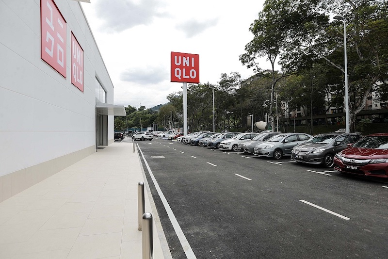 Parking is ample and conveniently located for shoppers. — Picture by Ahmad Zamzahuri