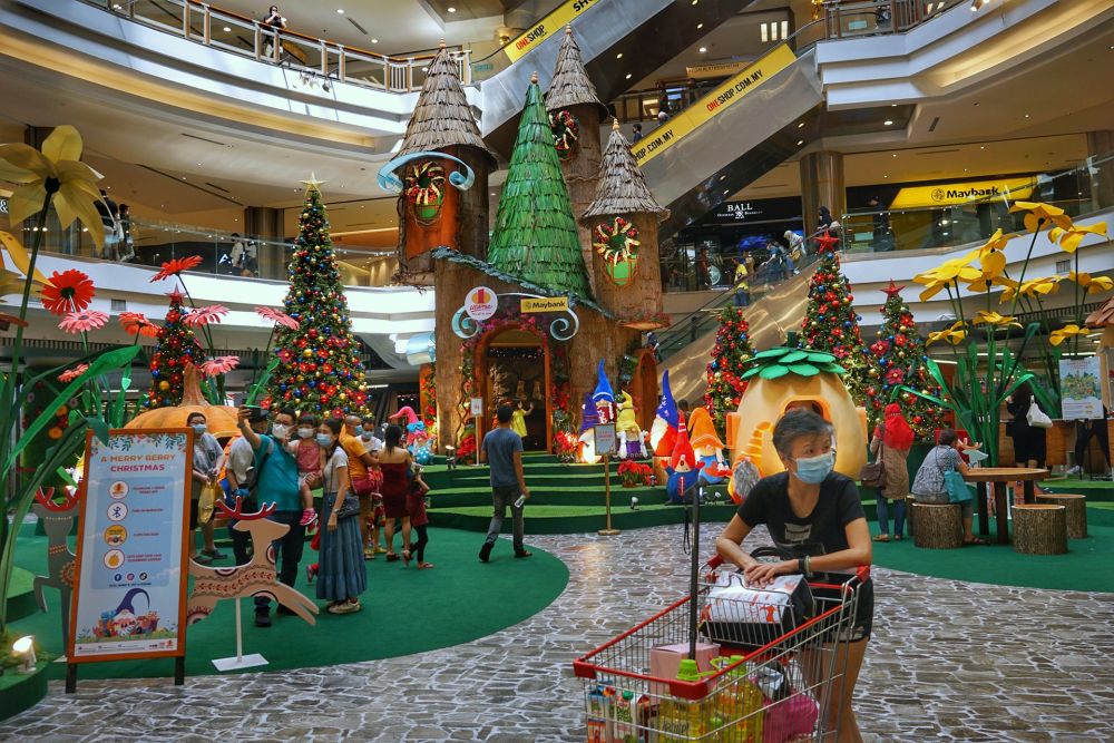 A general view of the 1 Utama shopping centre in Petaling Jaya December 15, 2020. u00e2u20acu201d Picture by Ahmad Zamzahuri