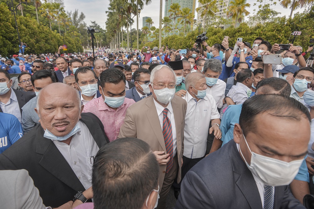 Datuk Seri Najib Razak arrives at the Kuala Lumpur Court Complex on July 28, 2020. ― Picture by Shafwan Zaidon
