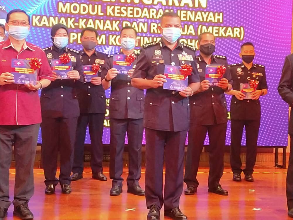 Johor police chief Datuk Ayob Khan Mydin Pitchay (front, centre) with the Children and Teenagers Crime Awareness Module which will be implemented in schools and higher learning institutes during its launch in Iskandar Puteri today. u00e2u20acu201d Picture by Ben Tan